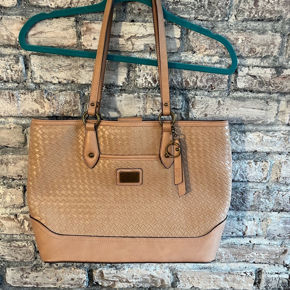 Frye & Co Chic Tan Woven Tote Bag Excellent New condition, lots of pockets🔥 - Picture 4 of 10